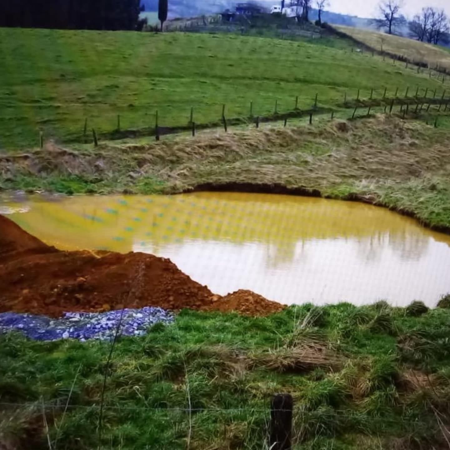 Socavón, hundimiento o afección del terreno en zona rural